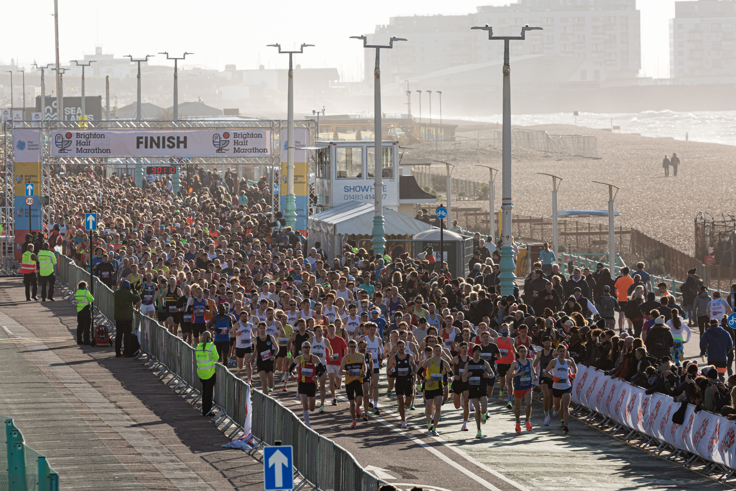 A photo of the start line of the Brighton marathon